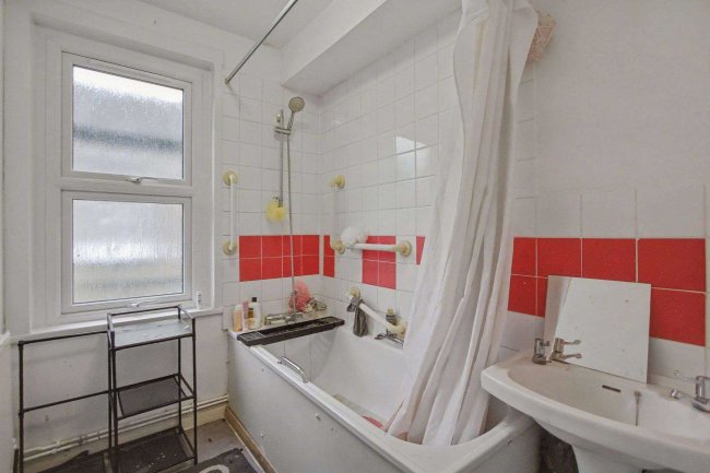 Flat B, 112 Victoria Road, London NW6 6QB 7