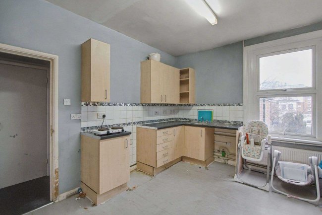 Flat B, 112 Victoria Road, London NW6 6QB 7