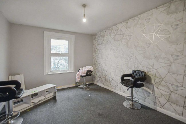Flat B, 112 Victoria Road, London NW6 6QB 7