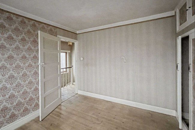 269 Hook Rise South, Surbiton, Surrey KT6 7LT 9