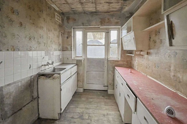 269 Hook Rise South, Surbiton, Surrey KT6 7LT 9