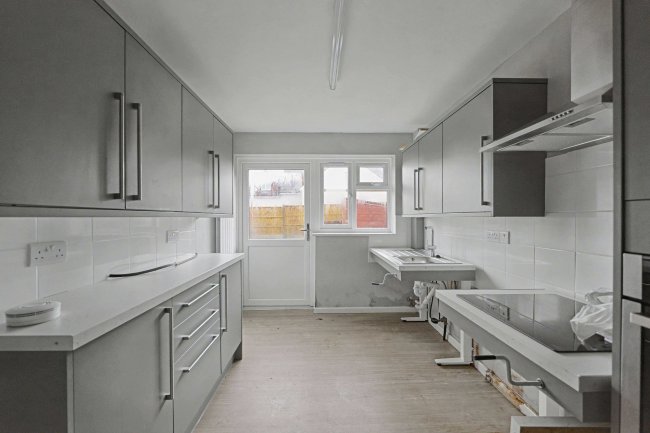 14 Saxon Close, Clanfield, Waterlooville, PO8 0JT 8