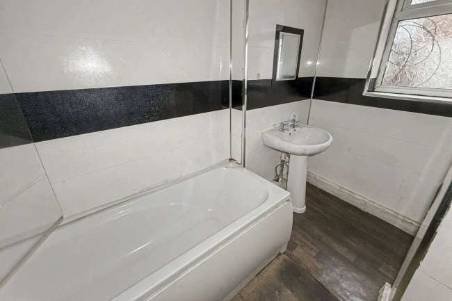 90 Oxford Road, Hartlepool, TS25 5SA 6