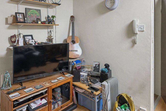 37 Carlyle Road, Birmingham B16 9BH 7