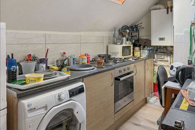 37 Carlyle Road, Birmingham B16 9BH 7