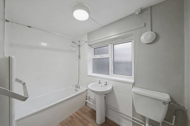 Flat 1 Jutland House, Dedworth Road, Windsor SL4 5BE 4