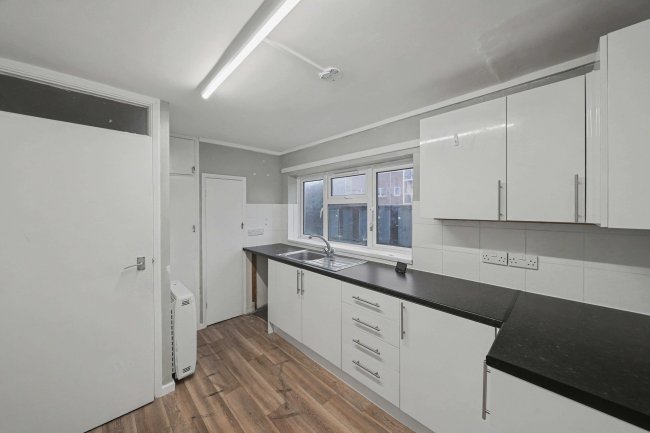 Flat 1 Jutland House, Dedworth Road, Windsor SL4 5BE 4