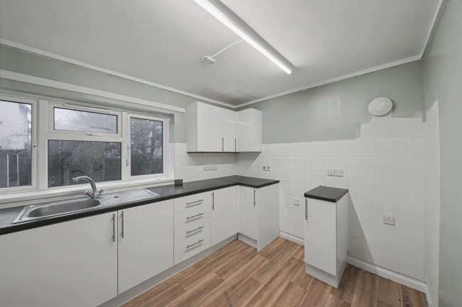 Flat 1 Jutland House, Dedworth Road, Windsor SL4 5BE 4