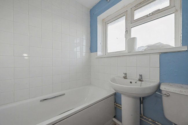 31 Garth Square, Bracknell, RG42 2HA 10