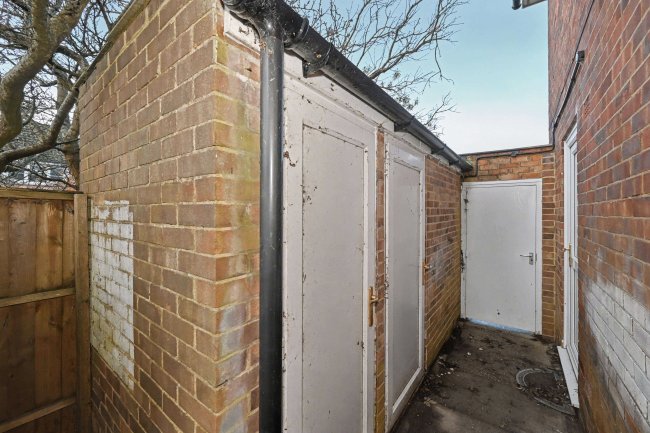 31 Garth Square, Bracknell, RG42 2HA 10