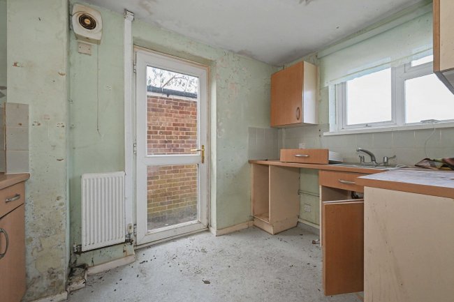 31 Garth Square, Bracknell, RG42 2HA 10