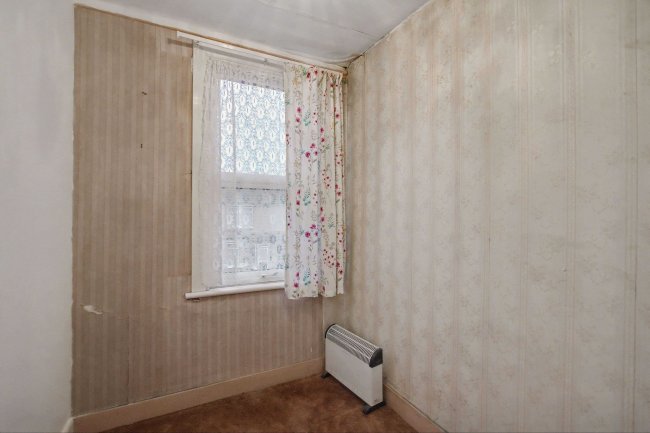 21 Sandyhill Road, Ilford IG1 2ET 3