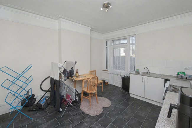 337 Selsdon Road, South Croydon, CR2 6PT 8