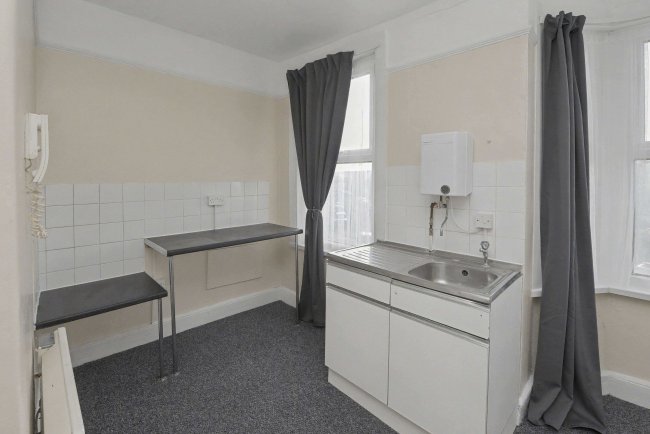 337 Selsdon Road, South Croydon, CR2 6PT 8