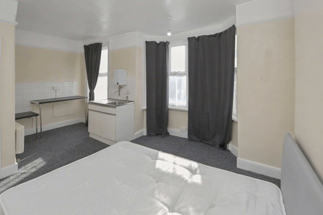 337 Selsdon Road, South Croydon, CR2 6PT 8