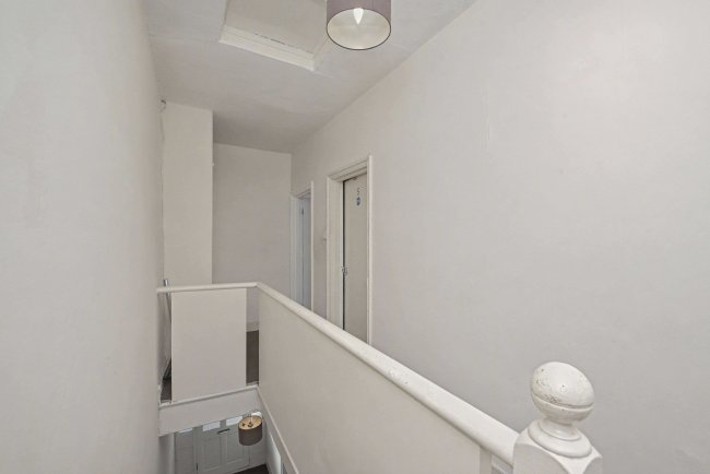 337 Selsdon Road, South Croydon, CR2 6PT 8