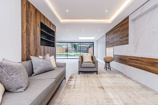 28 Oddesey Road, Borehamwood, Hertfordshire, WD6 5JP 1