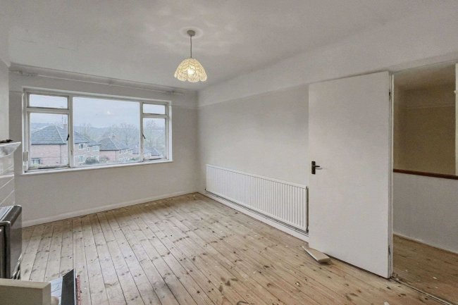 18 Minchin Close, Leatherhead, Surrey, KT22 8BH 4