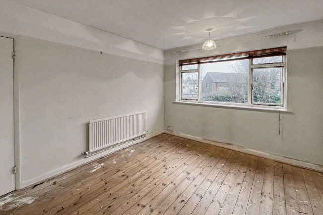 18 Minchin Close, Leatherhead, Surrey, KT22 8BH 4