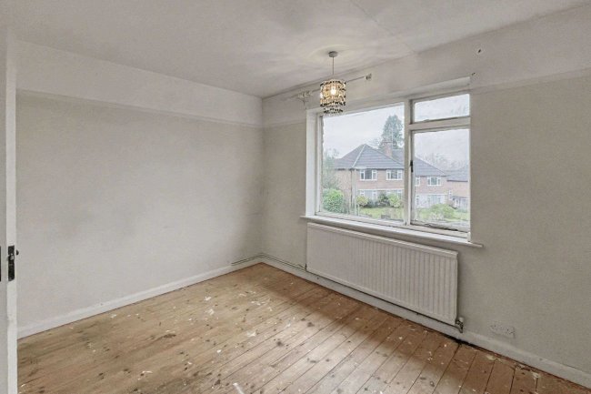 18 Minchin Close, Leatherhead, Surrey, KT22 8BH 4