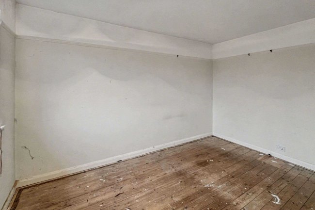 18 Minchin Close, Leatherhead, Surrey, KT22 8BH 4