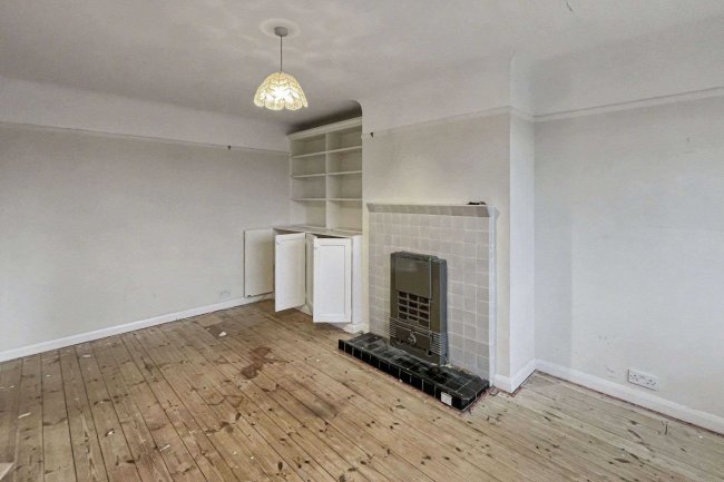 18 Minchin Close, Leatherhead, Surrey, KT22 8BH 4