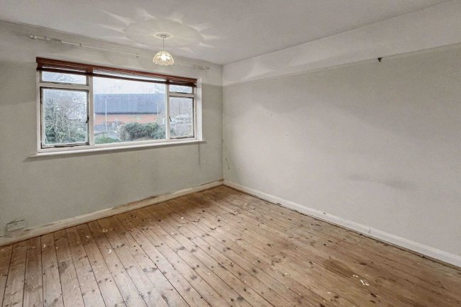 18 Minchin Close, Leatherhead, Surrey, KT22 8BH 4