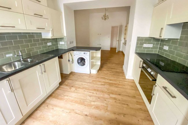 Flat 4, 5 Nelson Gardens, Stoke, Plymouth, PL1 5RH 4