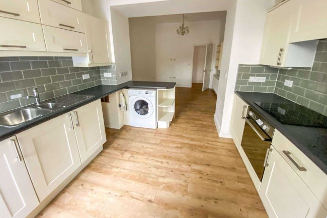 Flat 4, 5 Nelson Gardens, Stoke, Plymouth, PL1 5RH 4