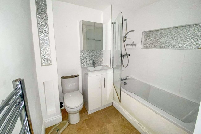 Flat 4, 5 Nelson Gardens, Stoke, Plymouth, PL1 5RH 4