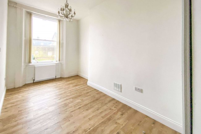 Flat 4, 5 Nelson Gardens, Stoke, Plymouth, PL1 5RH 4