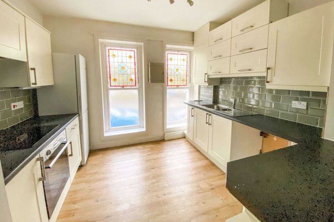 Flat 4, 5 Nelson Gardens, Stoke, Plymouth, PL1 5RH 4