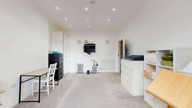 12 Huron Road, Tooting, London SW17 8RB 1