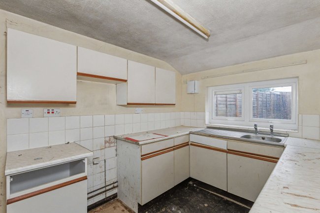 11 Stanton Avenue, Bradville, MK13 7AU 6