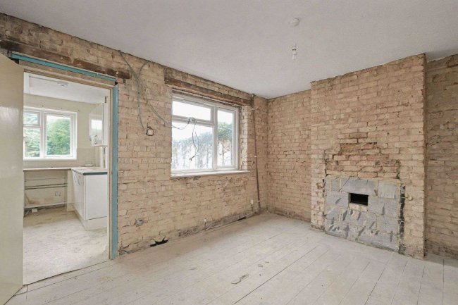 4 London Road, Newport Pagnell, MK16 0AE 6