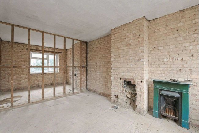 4 London Road, Newport Pagnell, MK16 0AE 6