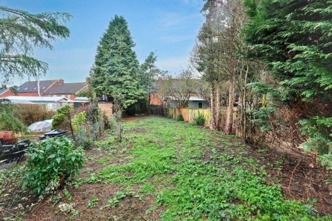 4 London Road, Newport Pagnell, MK16 0AE 6