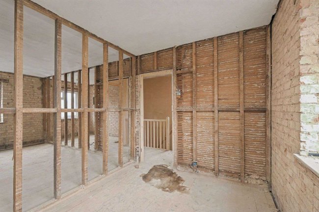 4 London Road, Newport Pagnell, MK16 0AE 6