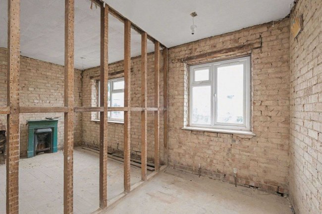 4 London Road, Newport Pagnell, MK16 0AE 6