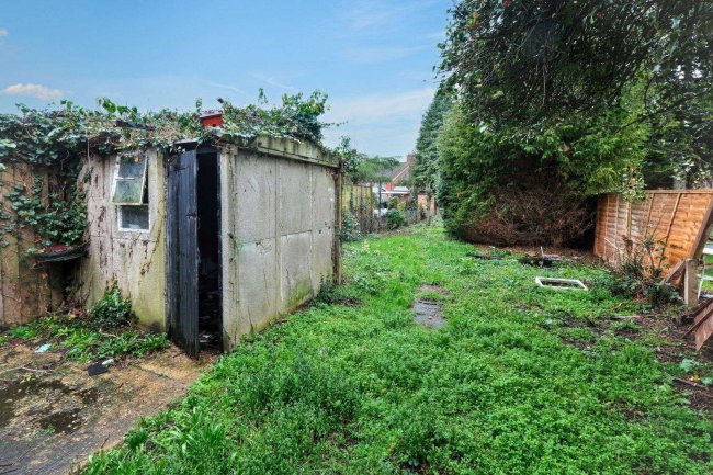 4 London Road, Newport Pagnell, MK16 0AE 6