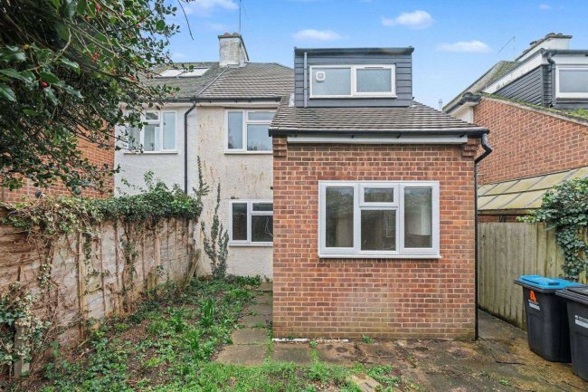 4 London Road, Newport Pagnell, MK16 0AE 6