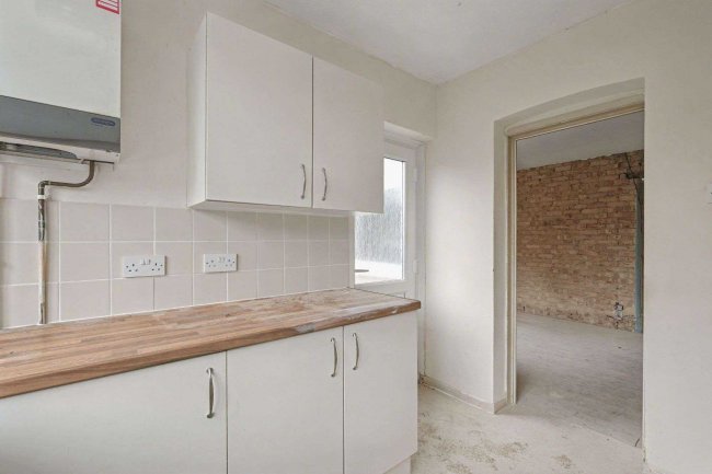 4 London Road, Newport Pagnell, MK16 0AE 6