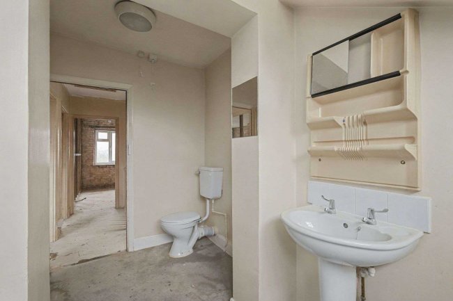 4 London Road, Newport Pagnell, MK16 0AE 6