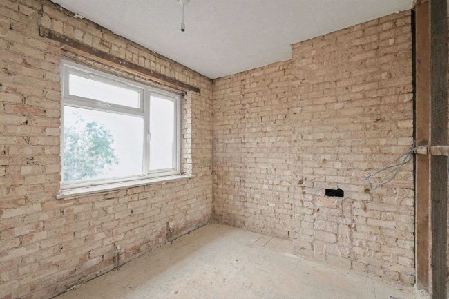 4 London Road, Newport Pagnell, MK16 0AE 6