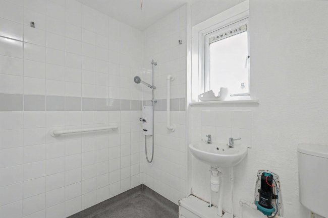 1 Church Lees, Great Linford, Milton Keynes, MK14 5EB 10