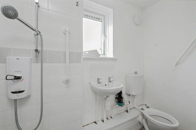 1 Church Lees, Great Linford, Milton Keynes, MK14 5EB 10