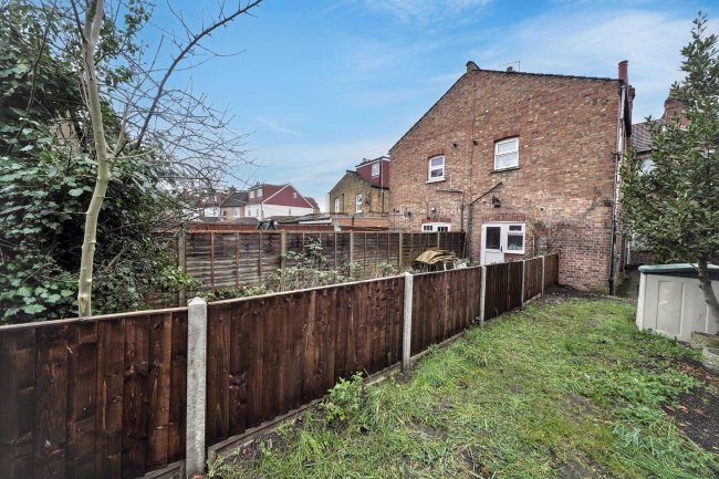 113 Welldon Crescent, Harrow, HA1 1QJ 4