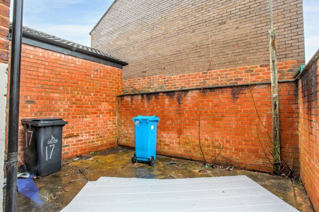 17 Brackley Street, Runcorn, Cheshire, WA7 1EQ 1