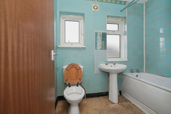 219 Windermere Road, Middleton, Manchester, M24 5PX 10