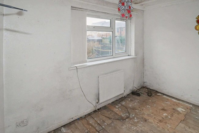 22 Derwent Road, Middleton, Manchester, M24 5LP 7